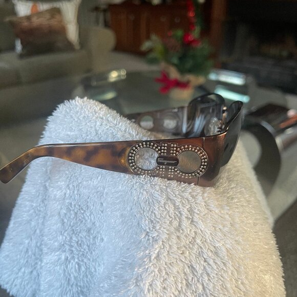Ferragamo Sunglasses - Picture 5 of 9